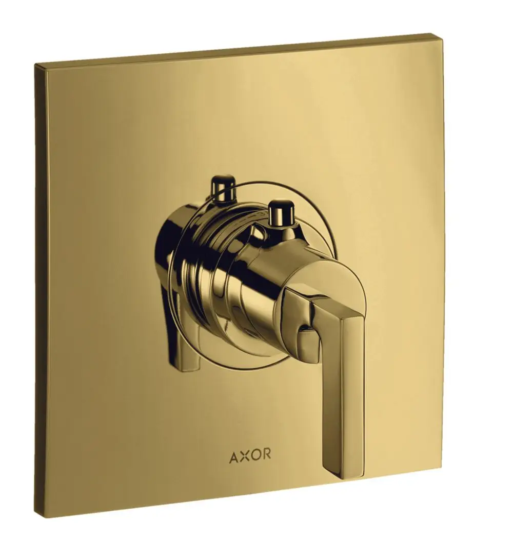 Thermostat von AXOR mit Hebelgriff in einer polierten Gold-Optik. Rechteckige Wandplatte mit zentralem Wasserhahn.